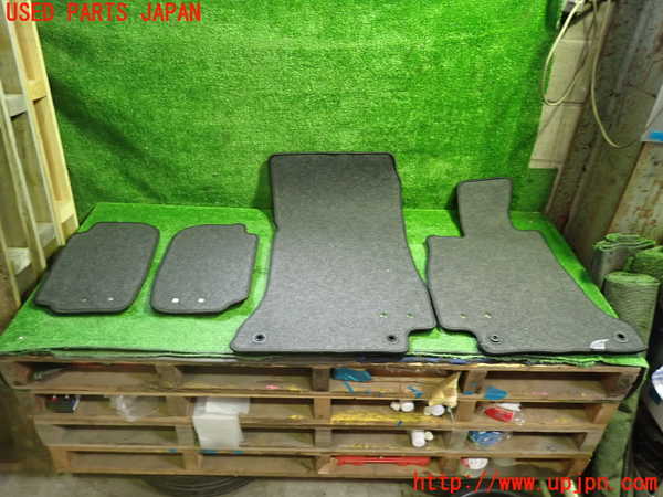 1UPJ-9241347800]ベンツ E200 クーペ(238342C)(C238)フロアマット 中古_4