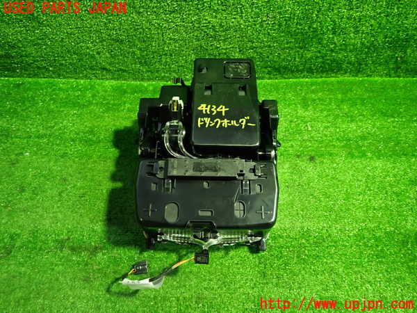 1UPJ-9241347810]ベンツ E200 クーペ(238342C)(C238)ドリンクホルダー 中古_3