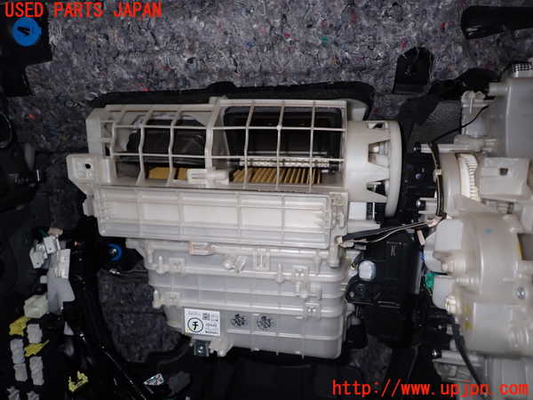 1UPJ-9241356081]レクサス・IS200t(ASE30)エバポレーター1 中古_3