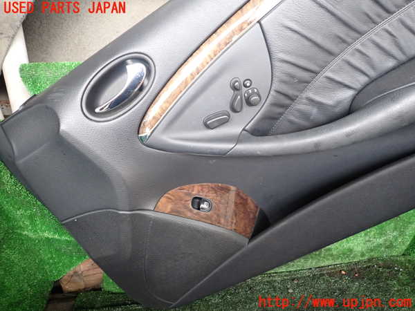 1UPJ-9241361234]ベンツ CLK350 カブリオレ(209456)(A209系)右前ドア内張り 中古_2