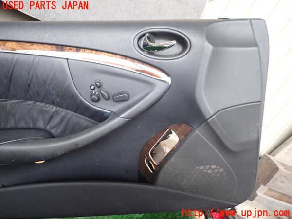 1UPJ-9241361264]ベンツ CLK350 カブリオレ(209456)(A209系)左前ドア内張り 中古_2