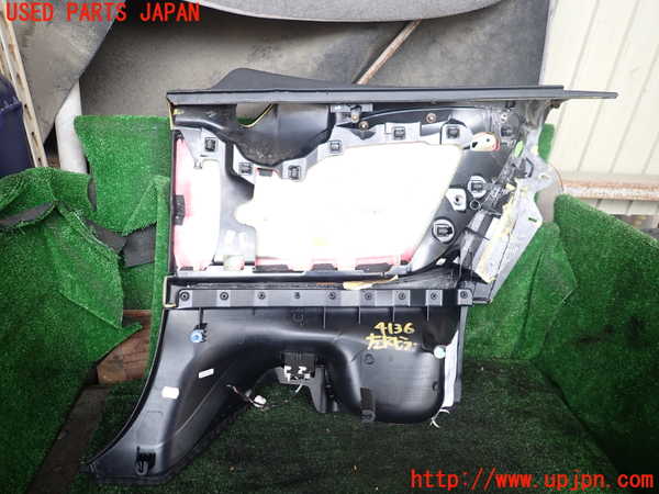 1UPJ-9241367680]ベンツ CLK350 カブリオレ(209456)(A209系)左リアピラートリム 中古_4