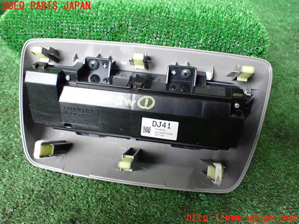 1UPJ-9241376306]ステップワゴン スパーダ ハイブリッド(RP5)スイッチ1 (リアエアコン) 中古_2