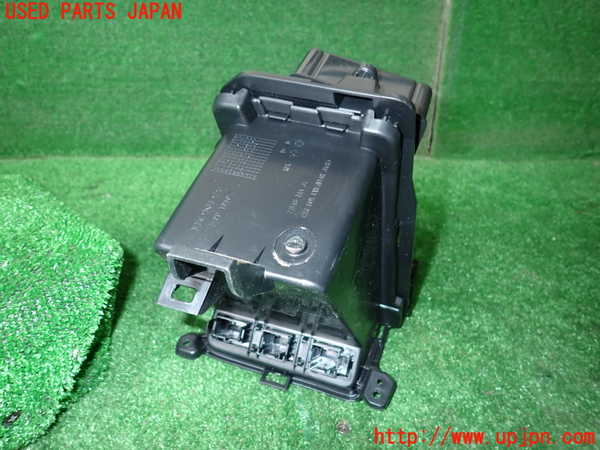 1UPJ-9241377810]ステップワゴン スパーダ ハイブリッド(RP5)ドリンクホルダー 中古_3