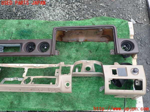 1UPJ-9241397505]ランクル60系(HJ60V(改))ダッシュボード 中古_2