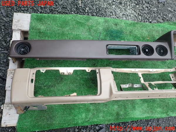 1UPJ-9241397505]ランクル60系(HJ60V(改))ダッシュボード 中古_3