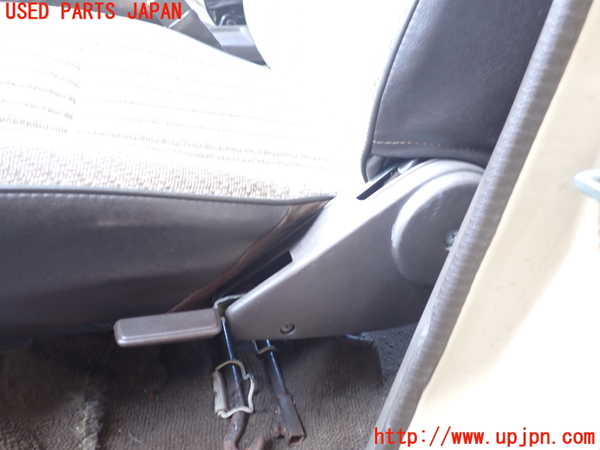 1UPJ-9241397065]ランクル60系(HJ60V(改))助手席シート 中古_4