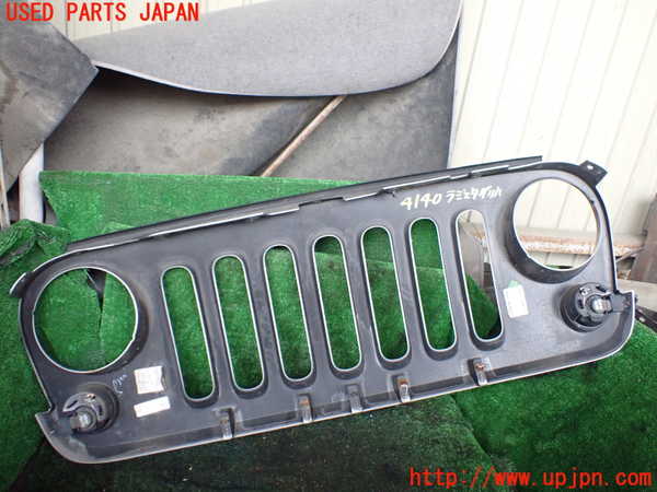 1UPJ-9241401050]ジープ・ラングラー アンリミテッド(JK36LR)ラジエターグリル 中古_3
