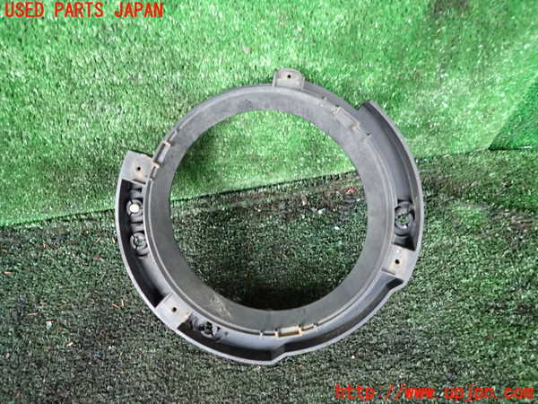 1UPJ-9241401140]ジープ・ラングラー アンリミテッド(JK36LR)右ヘッドライトリム 中古_2