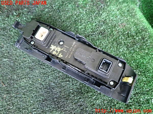 1UPJ-9241416240]アルファードハイブリッド(AAHH45W)右前パワーウィンドウスイッチ 中古_2