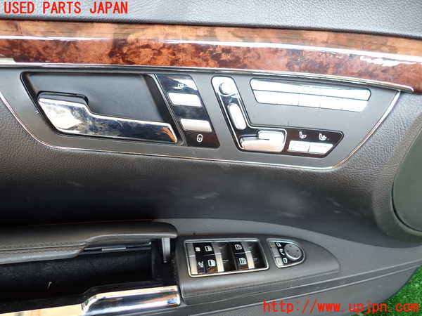 1UPJ-9241421264]ベンツ S ハイブリッド ロング(221195)(W221系)左前ドア内張り 【左ハンドル】 中古_2