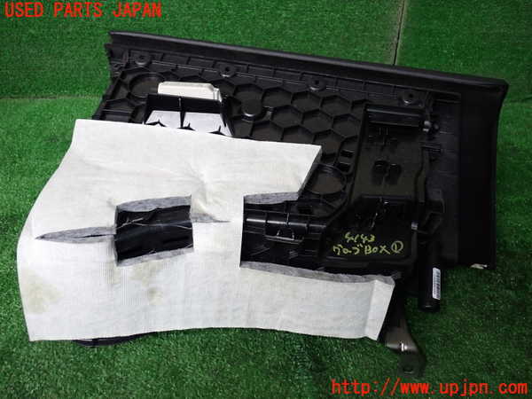 1UPJ-9241437516]BMW 330e(8E20 F30)グローブボックス1 中古_2