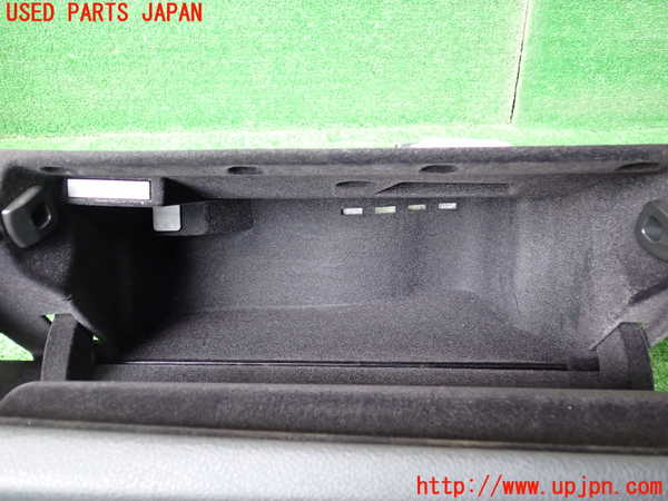 1UPJ-9241437516]BMW 330e(8E20 F30)グローブボックス1 中古_3
