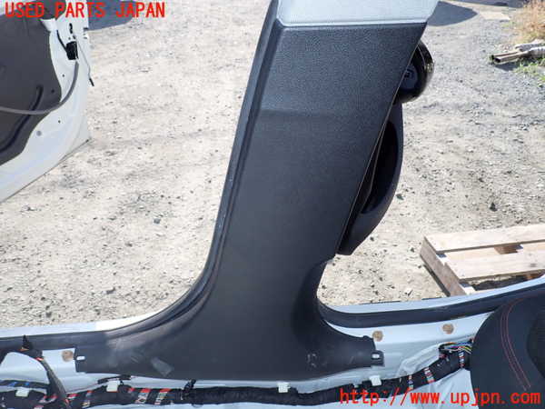 1UPJ-9241437665]BMW 330e(8E20 F30)右センターピラートリム 中古_3