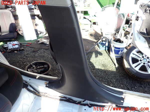 1UPJ-9241437670]BMW 330e(8E20 F30)左センターピラートリム 中古_3