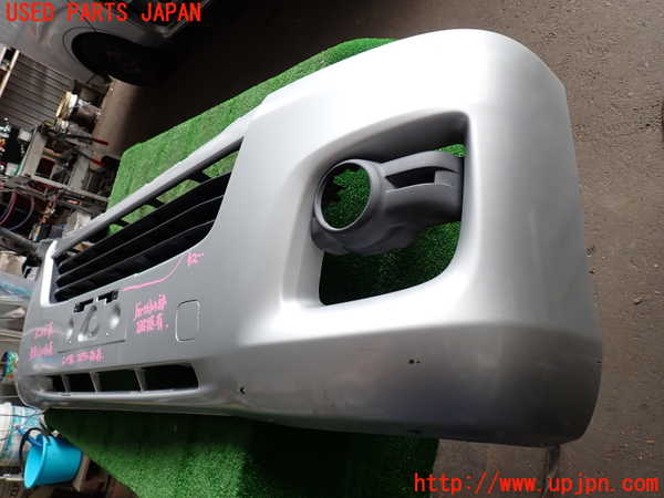 2UPJ-9241451010]NV350 キャラバン バン(VW2E26)フロントバンパー 中古_3