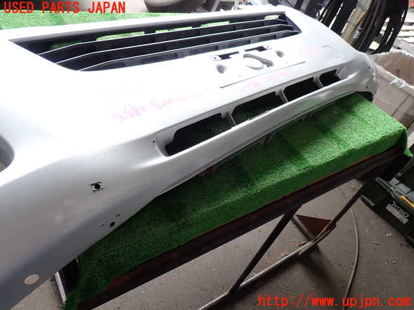 2UPJ-9241451010]NV350 キャラバン バン(VW2E26)フロントバンパー 中古_4