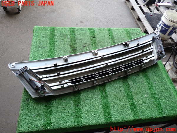 2UPJ-9241451050]NV350 キャラバン バン(VW2E26)ラジエターグリル 中古_3