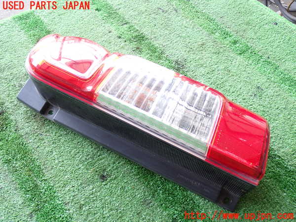 2UPJ-9241451530]NV350 キャラバン バン(VW2E26)右テールランプ 中古_3