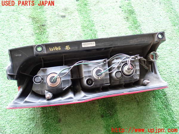 2UPJ-9241451530]NV350 キャラバン バン(VW2E26)右テールランプ 中古_4