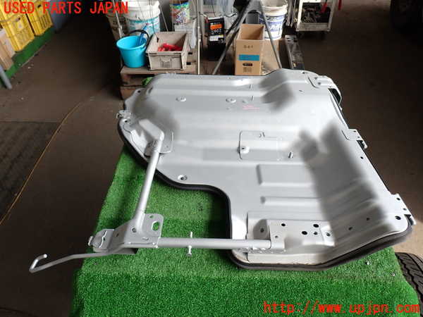 2UPJ-9241452160]NV350 キャラバン バン(VW2E26)エンジンアッパーカバー 中古_2