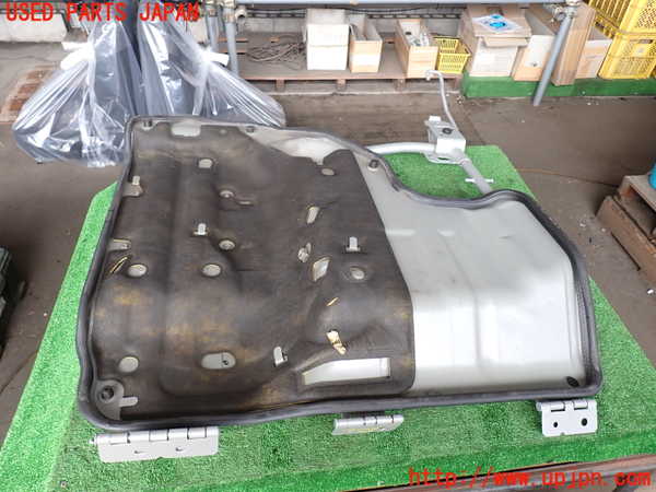 2UPJ-9241452160]NV350 キャラバン バン(VW2E26)エンジンアッパーカバー 中古_4
