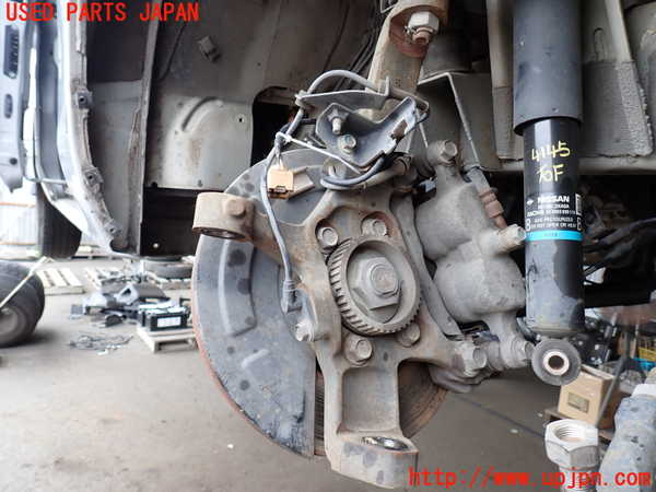 2UPJ-9241454290]NV350 キャラバン バン(VW2E26)右フロントナックルハブ 中古_2