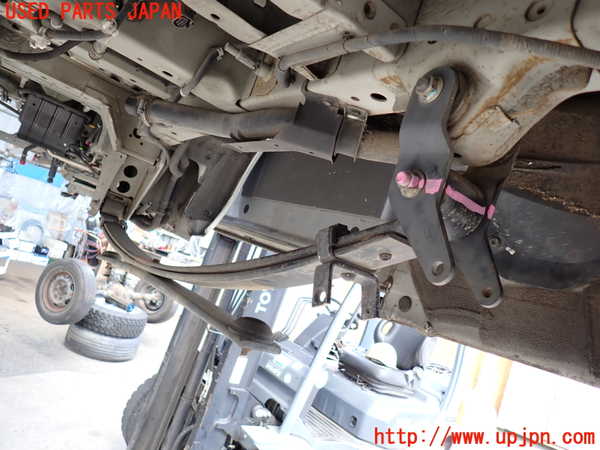 2UPJ-9241455100]NV350 キャラバン バン(VW2E26)右リアスプリング 中古_2