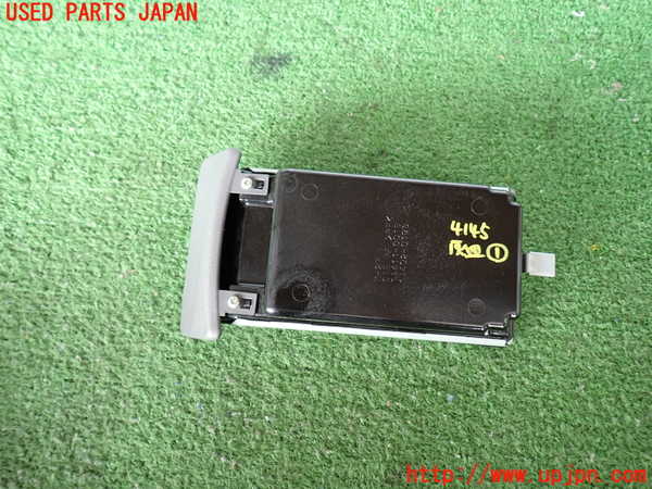 2UPJ-9241457821]NV350 キャラバン バン(VW2E26)灰皿1 中古_3