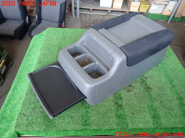 2UPJ-9241457540]NV350 キャラバン バン(VW2E26)センターコンソール 中古_3