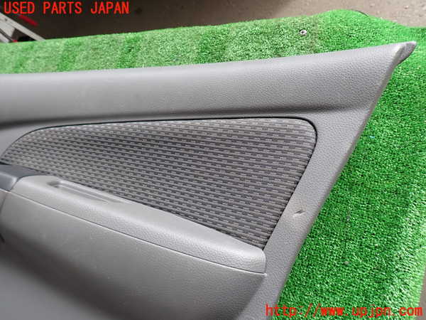 2UPJ-9241451234]NV350 キャラバン バン(VW2E26)右前ドア内張り 中古_3