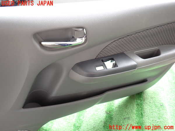 2UPJ-9241451234]NV350 キャラバン バン(VW2E26)右前ドア内張り 中古_4