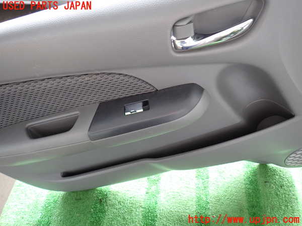 2UPJ-9241451264]NV350 キャラバン バン(VW2E26)左前ドア内張り 中古_4