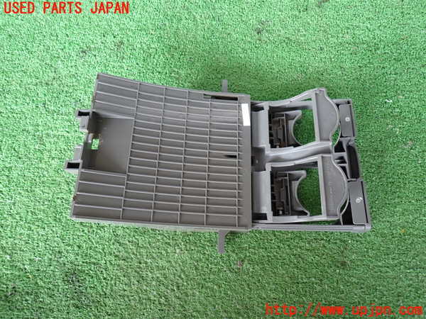 2UPJ-9241457810]NV350 キャラバン バン(VW2E26)ドリンクホルダー 中古_3