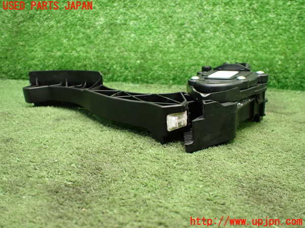 1UPJ-9241526381]ルノー・トゥインゴ(AHH4B)センサー1 (アクセルペダル) 中古_3