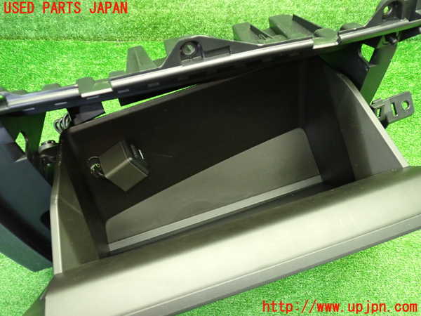 1UPJ-9241537516]カローラ クロス ハイブリッド(ZVG13)グローブボックス1 中古_4