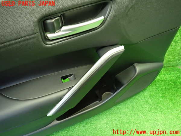 1UPJ-9241531264]カローラ クロス ハイブリッド(ZVG13)左前ドア内張り (ジャンク品) 中古_2