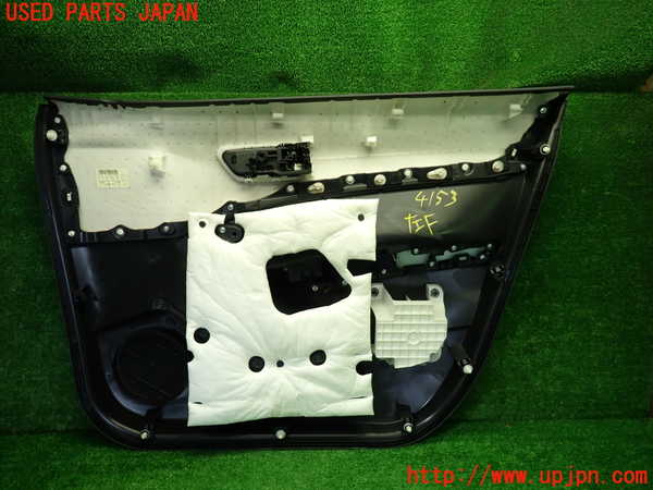 1UPJ-9241531264]カローラ クロス ハイブリッド(ZVG13)左前ドア内張り (ジャンク品) 中古_4