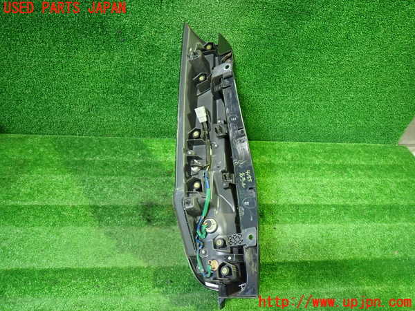 1UPJ-9241551530]ヴォクシー(ノア)(ZRR80W)右テールランプ 中古_2
