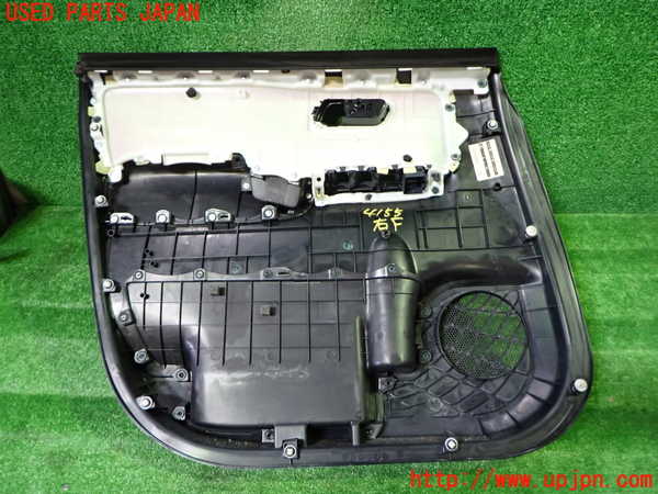 1UPJ-9241551234]ヴォクシー(ノア)(ZRR80W)右前ドア内張り 中古_4