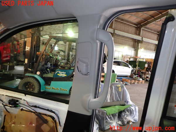 1UPJ-9241557665]ヴォクシー(ノア)(ZRR80W)右センターピラートリム 中古_2
