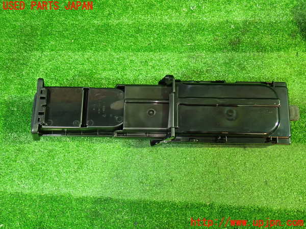 1UPJ-9241557810]ヴォクシー(ノア)(ZRR80W)ドリンクホルダー 中古_3