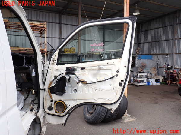 2UPJ-9241591230]ハイエースバン200系(KDH200V)右前ドア 中古 ASAHI M2H3 43R-00033_5