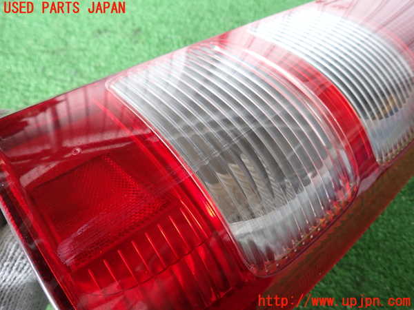 2UPJ-9241591530]ハイエースバン200系(KDH200V)右テールランプ 中古_2