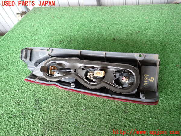 2UPJ-9241591530]ハイエースバン200系(KDH200V)右テールランプ 中古_4