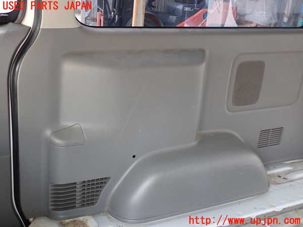 2UPJ-9241597675]ハイエースバン200系(KDH200V)右リアピラートリム 中古_3