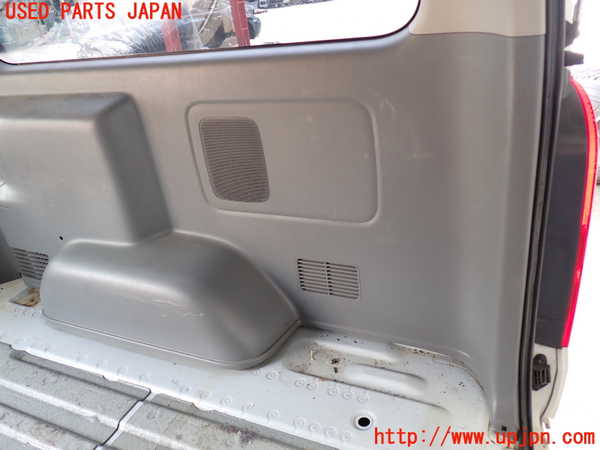 2UPJ-9241597675]ハイエースバン200系(KDH200V)右リアピラートリム 中古_5
