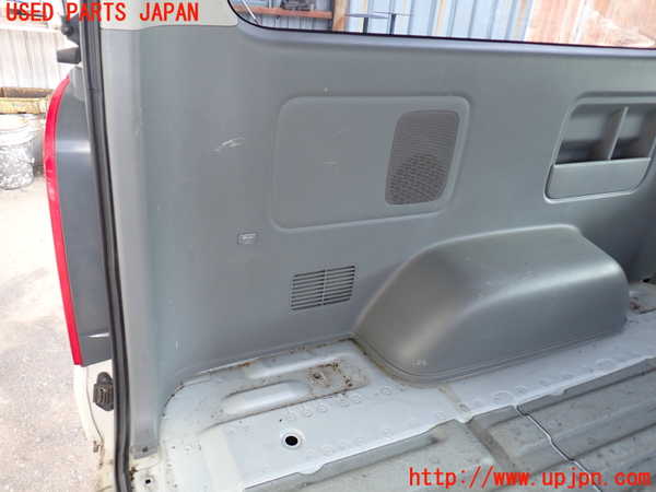 2UPJ-9241597680]ハイエースバン200系(KDH200V)左リアピラートリム 中古_5
