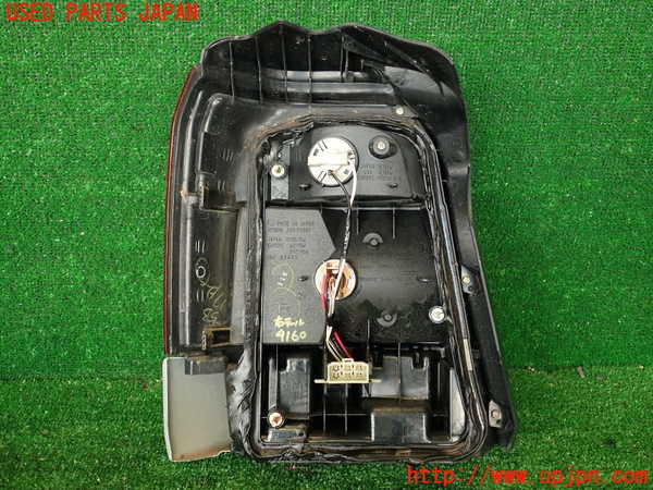 2UPJ-9241601530]フォレスター(SF5)右テールランプ 中古_2