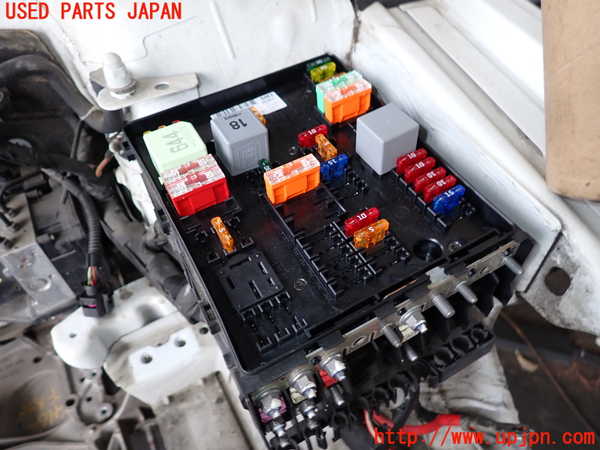 2UPJ-9241626741]VW シロッコR(13CDL)ヒューズボックス1 中古 (エンジンルーム 助手席側)_3